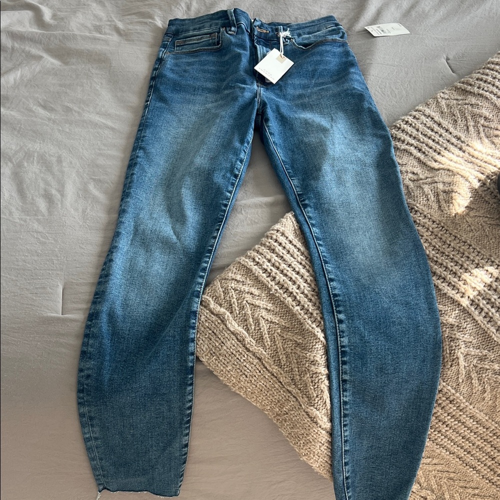Good American High Rise Jeans - Medium Blue Wash - Picture 3 of 4